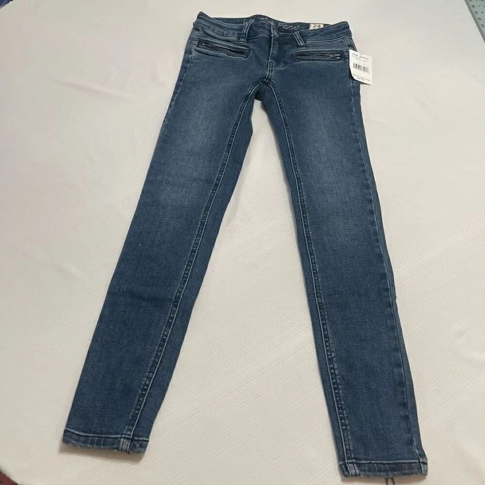 Free People We The Free Baltic Blue Ankle Zippers Dark WashโSkinny Jeans Size 24